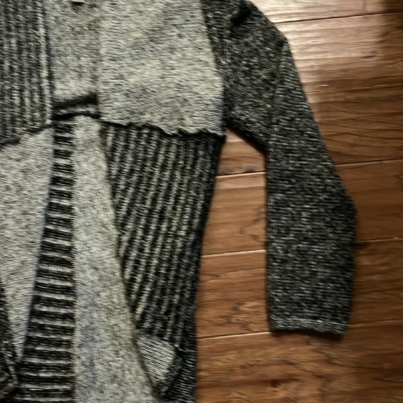 Style & Company Woman’s Black and Gray Wool Blend Hooded Sweater Size XL - Picture 3 of 6